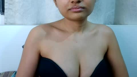 Snapshot of bellacrystall chatting on 07/16/26, 02:45 bellacrystall online show from 07/16/26, 02:45