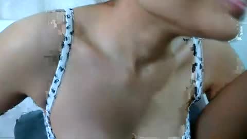 Snapshot of bellacrystall chatting on 07/25/26, 02:03 bellacrystall online show from 07/25/26, 02:03