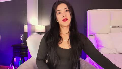 Snapshot of bellafernandez chatting on 11/27/25, 12:07 Bella online show from 11/27/25, 12:07