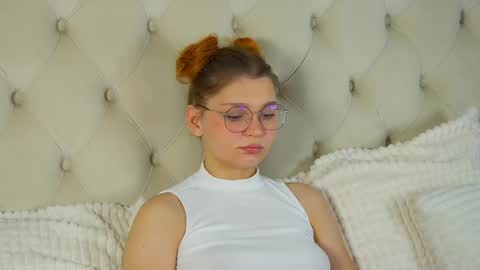 BellaMarebelle online show from 11/18/25, 05:01