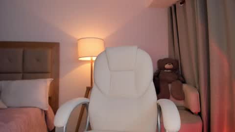 Bella Mia online show from 10/24/25, 12:52