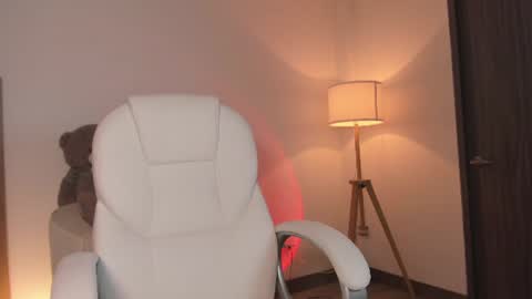 Snapshot of bellamia_ chatting on 06/21/26, 12:57 Bella Mia online show from 06/21/26, 12:57