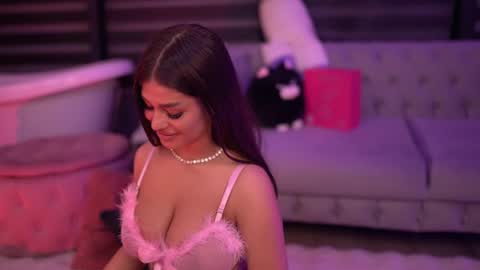 Bella online show from 11/23/25, 06:41