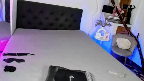 Bella Porch online show from 02/15/25, 08:01