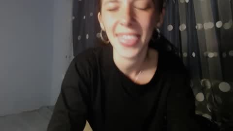 bellaqueen0701 online show from 02/07/25, 06:56