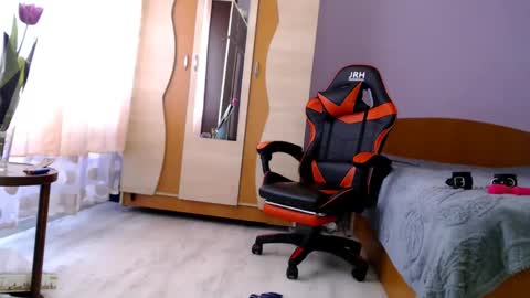 bellaqueen0701 online show from 03/10/25, 07:32