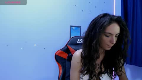 bellaqueen0701 online show from 09/19/25, 03:56