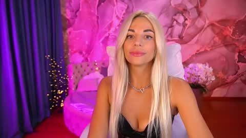 Bella online show from 09/19/25, 08:31