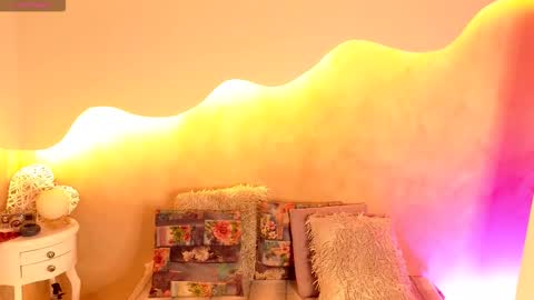 bellarooux online show from 03/21/26, 12:10