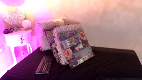 bellarooux online show from 04/07/26, 12:16