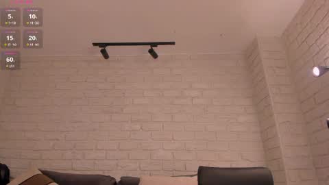 Snapshot of bellathompsonx_ chatting on 07/25/26, 08:39 Bella online show from 07/25/26, 08:39