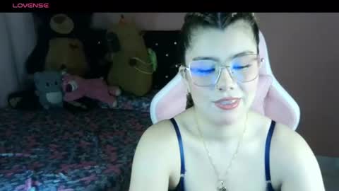 Snapshot of bellatrix_colen chatting on 07/18/26, 04:05 Aleja online show from 07/18/26, 04:05