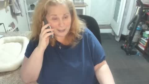 Snapshot of bellavoca chatting on 11/10/25, 10:42 Bellavoca online show from 11/10/25, 10:42