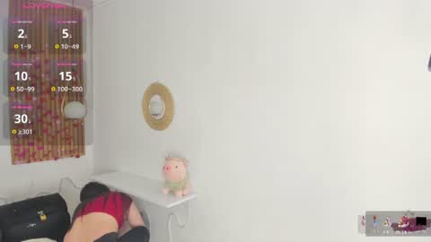 Snapshot of bellawoods_ chatting on 06/27/26, 11:37 laukyubey online show from 06/27/26, 11:37