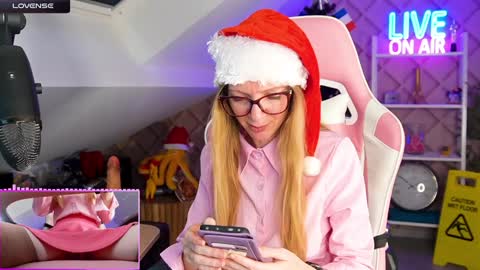 Snapshot of belle_alice chatting on 12/13/24, 12:50 Alice online show from 12/13/24, 12:50