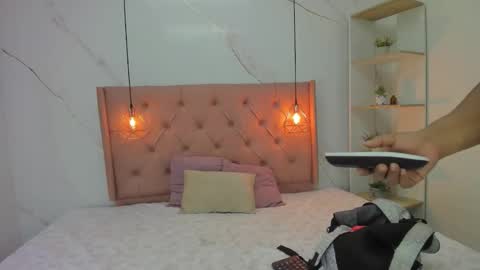 belle online show from 12/14/25, 12:10