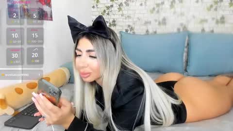 LucyJelly online show from 01/06/25, 09:32