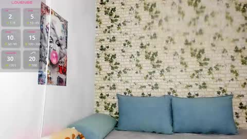 LucyJelly online show from 01/08/25, 04:33