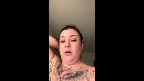 Snapshot of belle_marie chatting on 12/22/25, 05:59 Belle xx online show from 12/22/25, 05:59