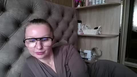 Amelia online show from 09/11/25, 01:00