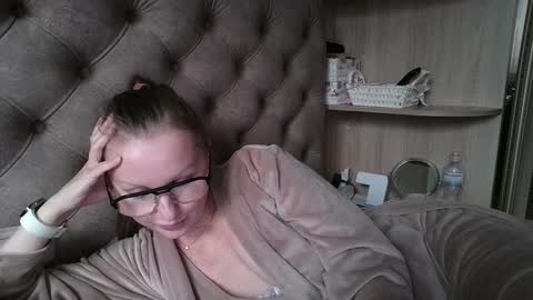 Amelia online show from 09/25/25, 02:21