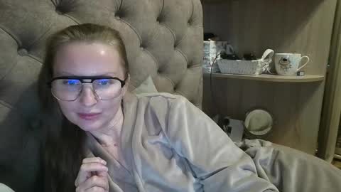 Amelia online show from 10/13/25, 04:07