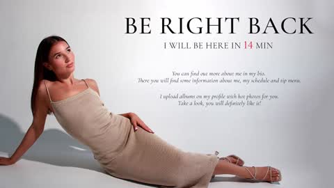 Snapshot of bellla_haddid chatting on 12/18/24, 03:37 Bella online show from 12/18/24, 03:37