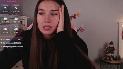 Snapshot of bellla_haddid chatting on 12/31/24, 03:55 Bella online show from 12/31/24, 03:55