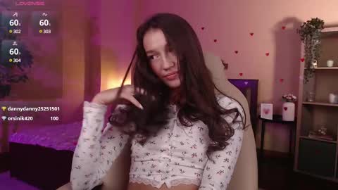 Snapshot of bellla_haddid chatting on 02/18/25, 03:42 Bella online show from 02/18/25, 03:42