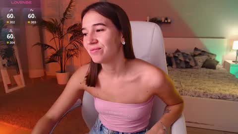 Snapshot of bellla_haddid chatting on 09/10/25, 12:32 Bella online show from 09/10/25, 12:32