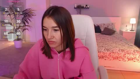 Snapshot of bellla_haddid chatting on 09/16/25, 01:17 Bella online show from 09/16/25, 01:17