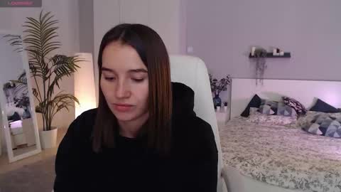 Snapshot of bellla_haddid chatting on 09/24/25, 01:09 Bella online show from 09/24/25, 01:09