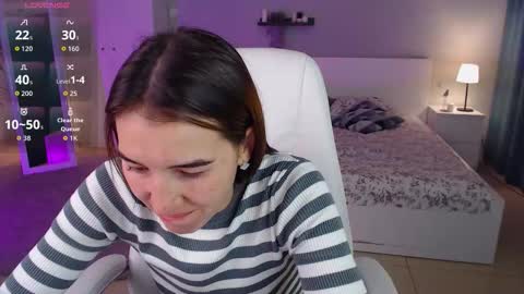 Snapshot of bellla_haddid chatting on 09/30/25, 01:10 Bella online show from 09/30/25, 01:10