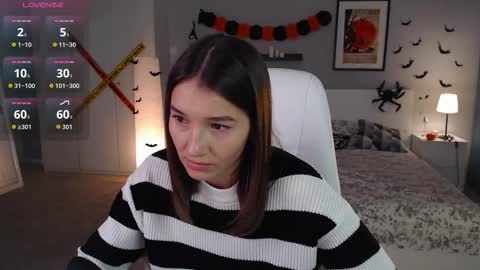 Snapshot of bellla_haddid chatting on 10/25/25, 01:24 Bella online show from 10/25/25, 01:24