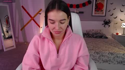 Snapshot of bellla_haddid chatting on 11/02/25, 01:19 Bella online show from 11/02/25, 01:19