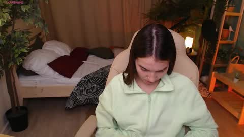 Snapshot of bellla_haddid chatting on 11/20/25, 01:39 Bella online show from 11/20/25, 01:39