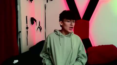 Neon online show from 11/11/25, 11:21