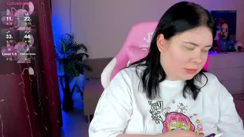 LinaBoo online show from 11/13/25, 03:33