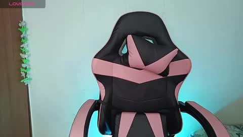 Your New Girlfriend online show from 04/12/26, 10:48