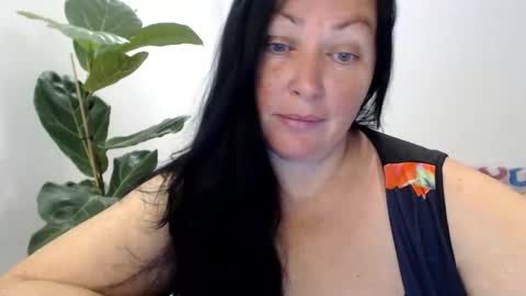 Snapshot of beluckynow chatting on 10/16/25, 10:49 beluckynow online show from 10/16/25, 10:49