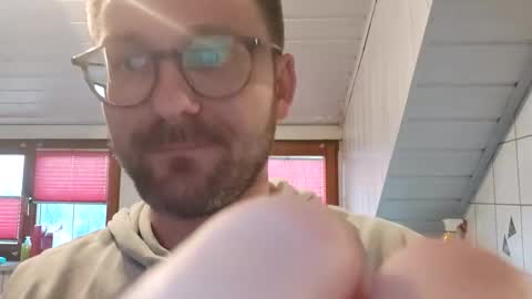 Snapshot of ben00189 chatting on 03/19/26, 05:17 ben00189 online show from 03/19/26, 05:17