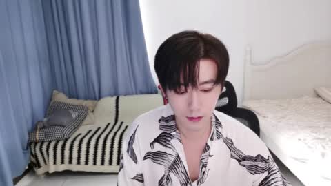 Snapshot of ben705676 chatting on 09/10/25, 02:22 Ben online show from 09/10/25, 02:22