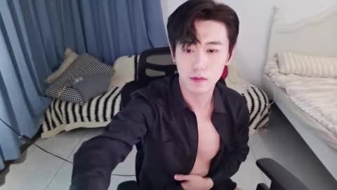 Snapshot of ben705676 chatting on 09/20/25, 02:18 Ben online show from 09/20/25, 02:18