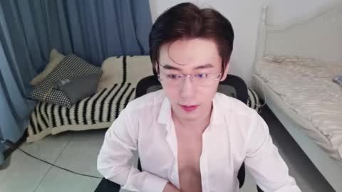 Snapshot of ben705676 chatting on 09/21/25, 02:40 Ben online show from 09/21/25, 02:40