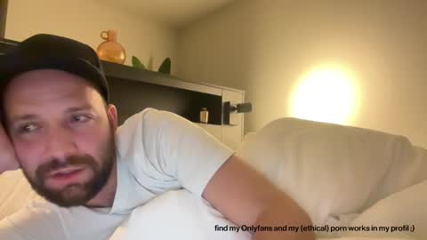 Snapshot of ben_nm chatting on 11/08/25, 12:22 Ben N. online show from 11/08/25, 12:22