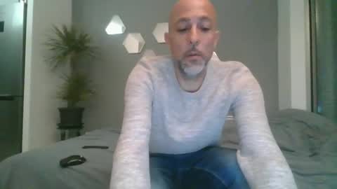 Snapshot of benbare13 chatting on 02/20/25, 05:07 benbare13 online show from 02/20/25, 05:07