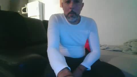 Snapshot of benbare13 chatting on 10/27/25, 11:20 benbare13 online show from 10/27/25, 11:20