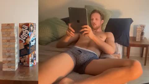 Snapshot of bendoverxo chatting on 11/12/25, 12:22 bendoverxo online show from 11/12/25, 12:22