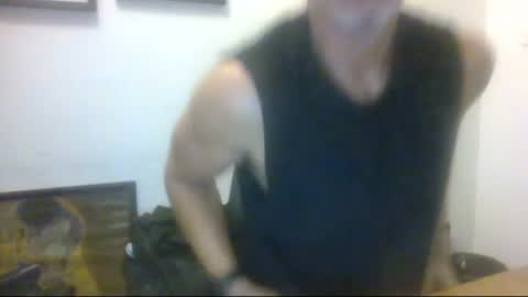 Snapshot of benedett22 chatting on 05/29/26, 05:33 benedett22 online show from 05/29/26, 05:33