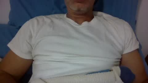 Snapshot of benedett22 chatting on 07/08/26, 02:27 benedett22 online show from 07/08/26, 02:27